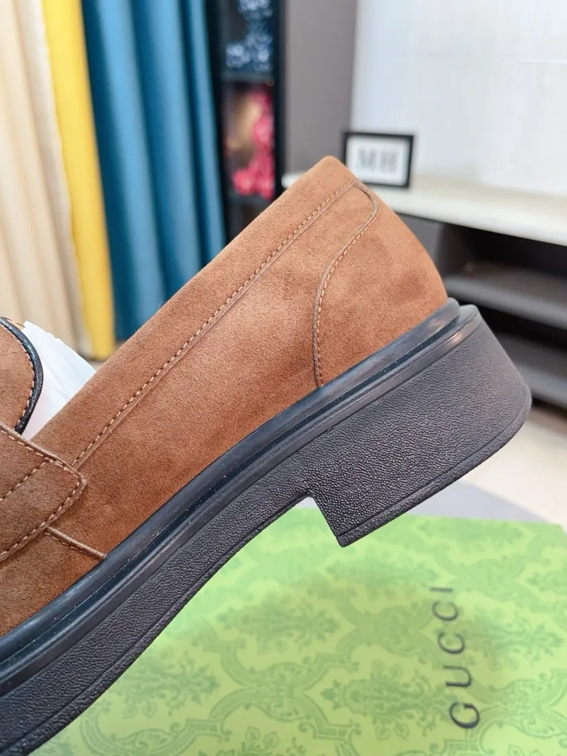 Factory price 520🌹🌹 [GUCCI Gucci] A new style of formal men's leather shoes is here ~ The original quality upper is made of cowhide imported from Italy + soft and delicate leather, comfortable and soft first-layer cowhide lining, rubber wear-resistant outsole, the shoe shape is dignified and domineering, and the luxury charm cannot be concealed! The natural and free nouveau riche leads the trend. Code number: 38-44